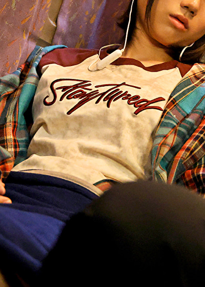 就寝中の夜行バスで指マンされた恐怖に目を開けられず寝たふりしながらイキまくる気弱女子 3 フェス帰り微乳ガリ女